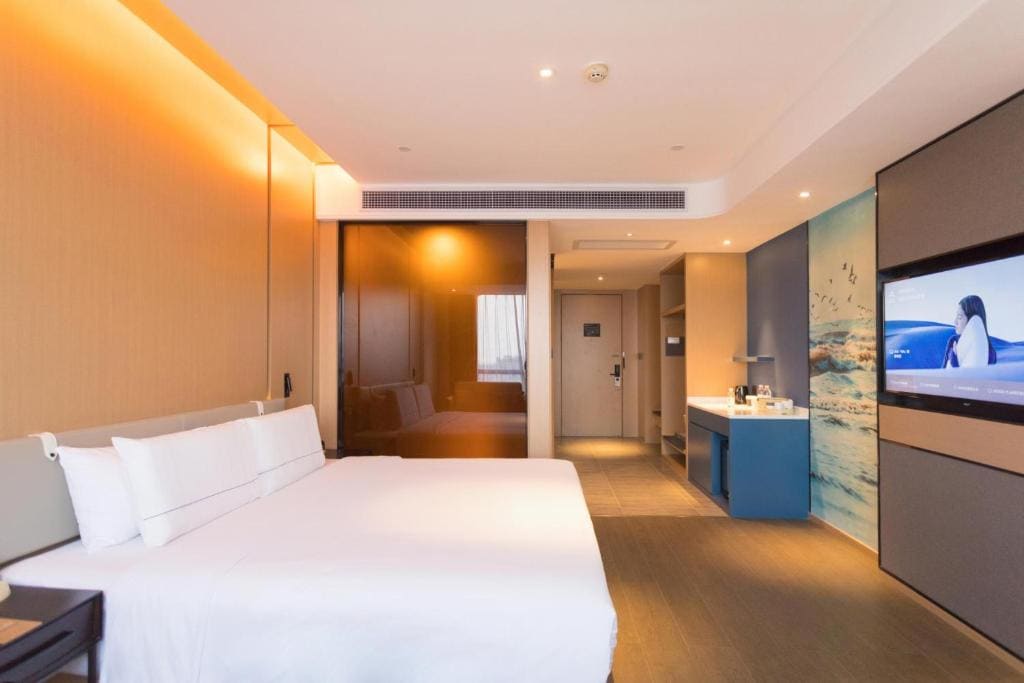 Deluxe Family Room room - Image 2