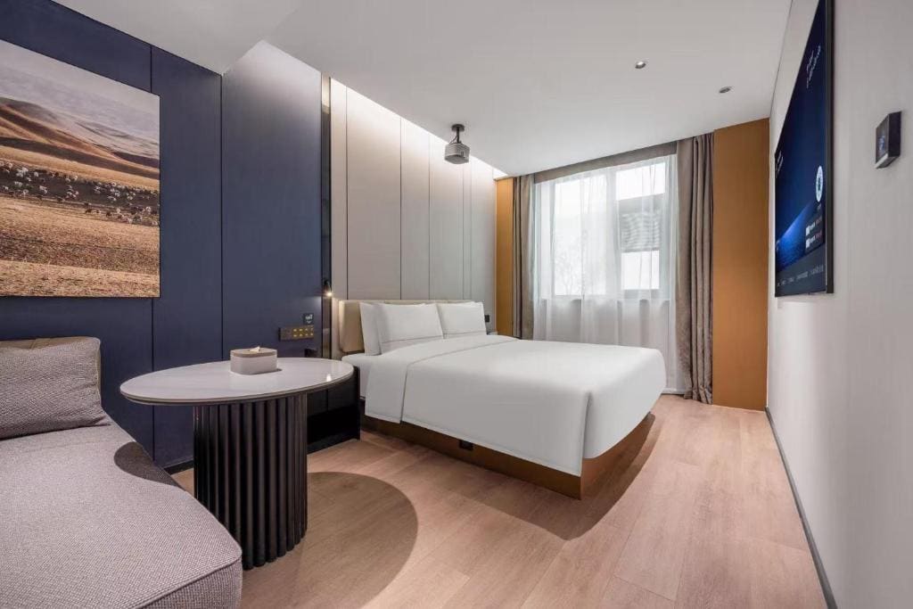 Elegant Double Room with Audio room - Image 1