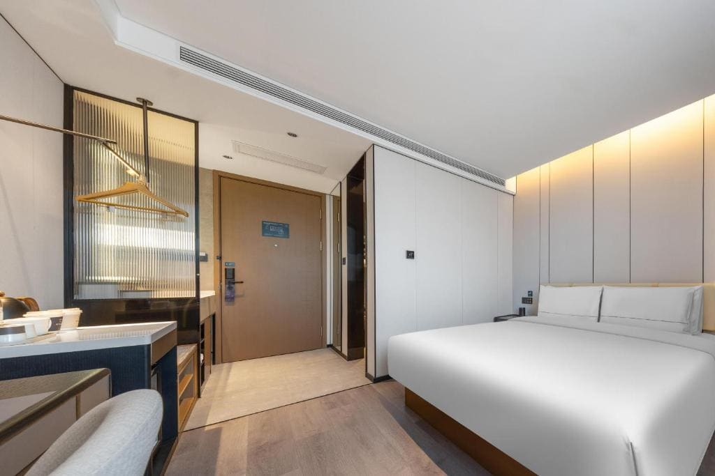 Elegant Double Room room - Image 3