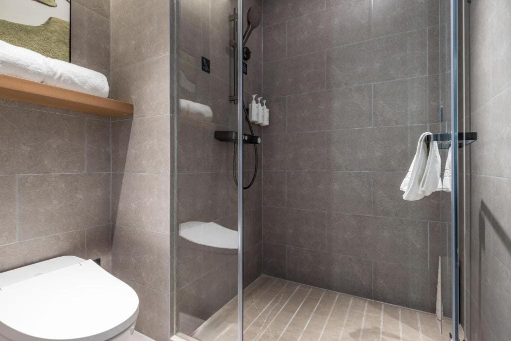 Superior Double Room with Courtyard room - Image 3
