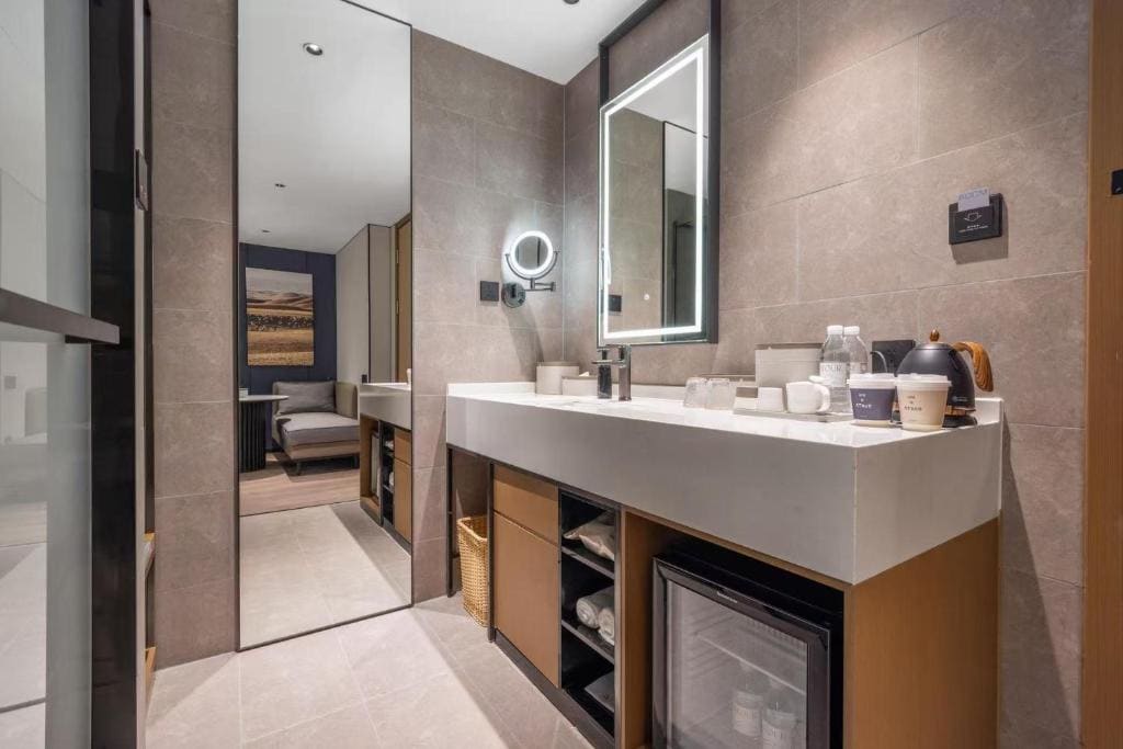 Elegant Double Room with Audio room - Image 2