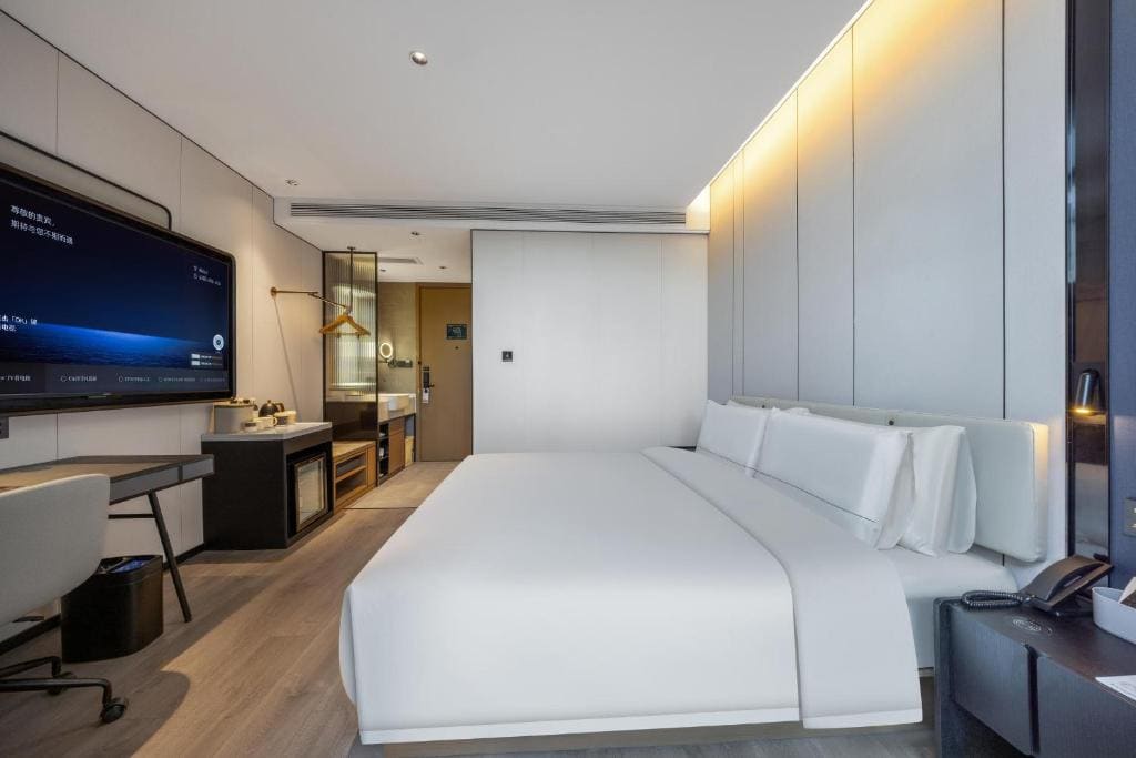 Superior Double Room with Courtyard room - Image 2