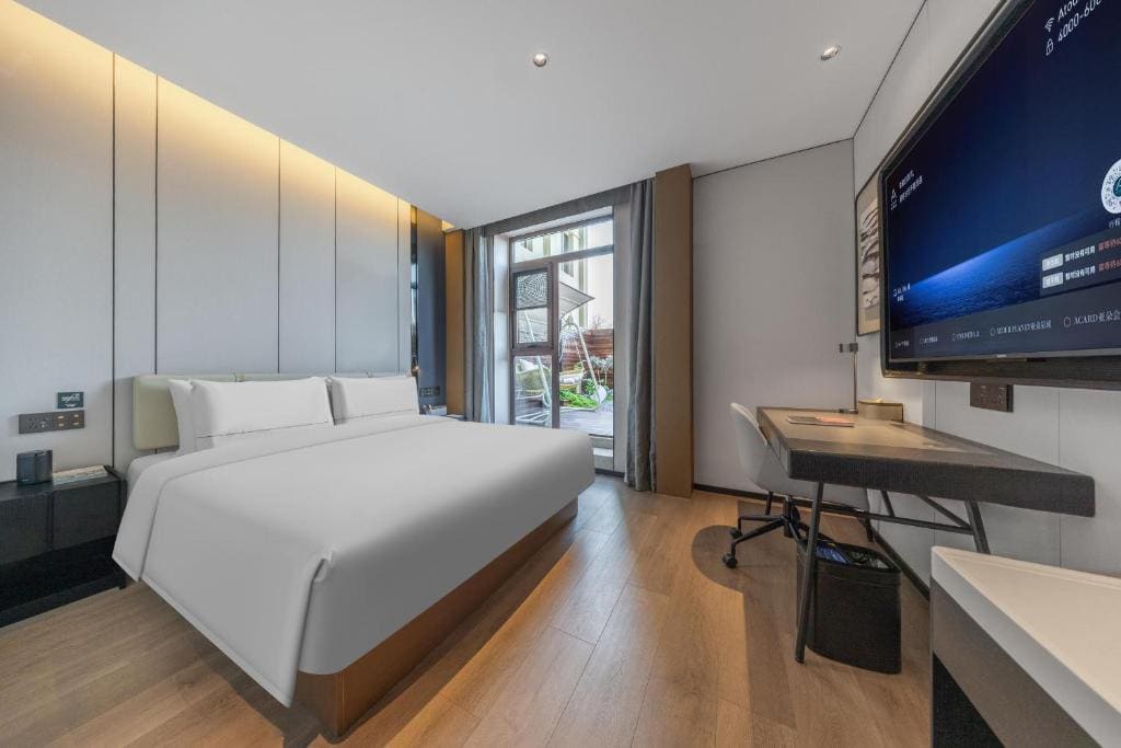 Superior Double Room with Courtyard room - Image 1
