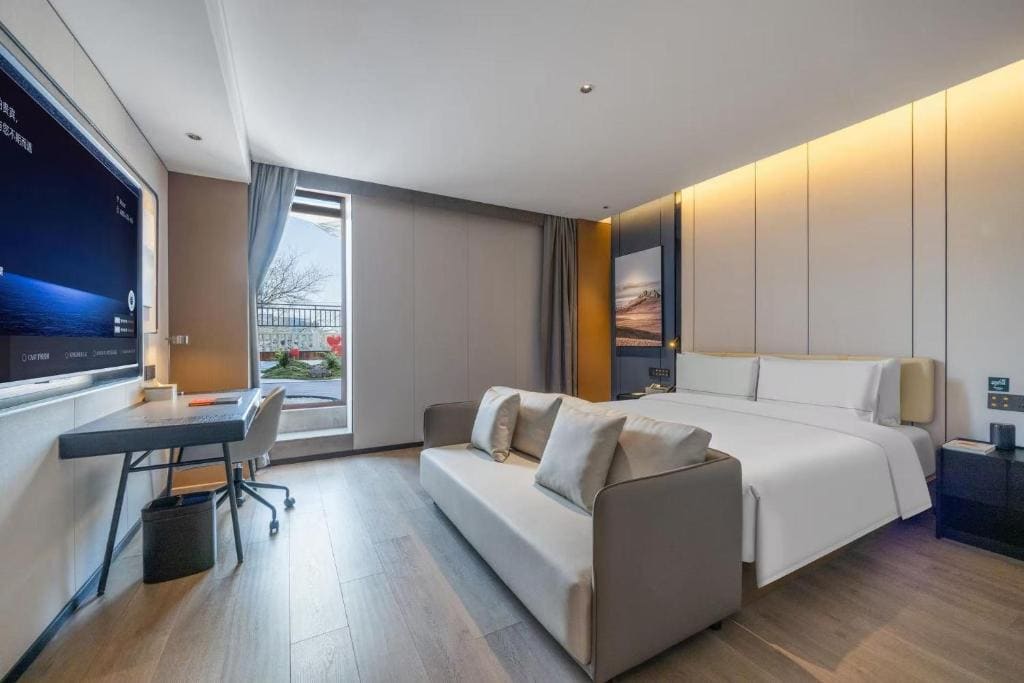Premier Double Room with Courtyard room - Image 1