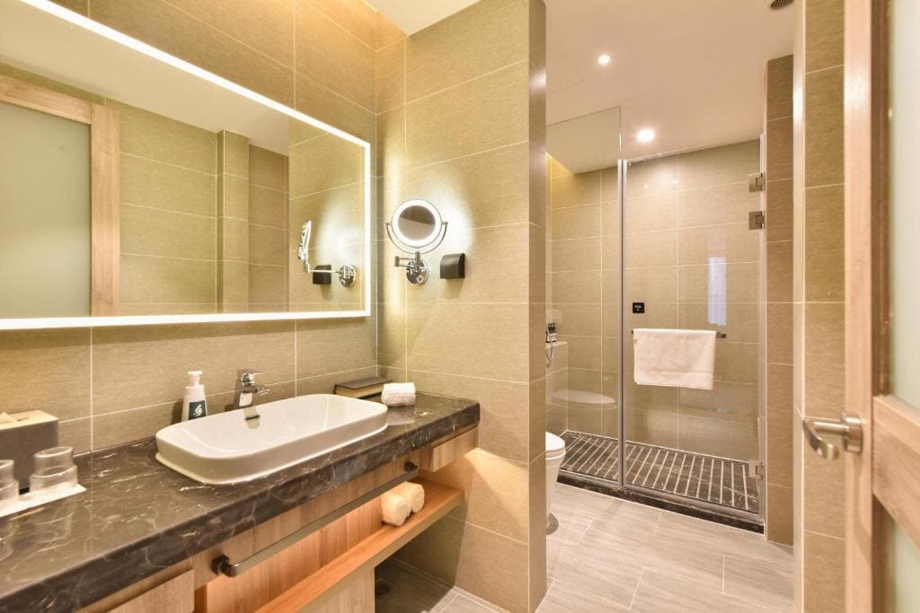 Premium King Room room - Image 3