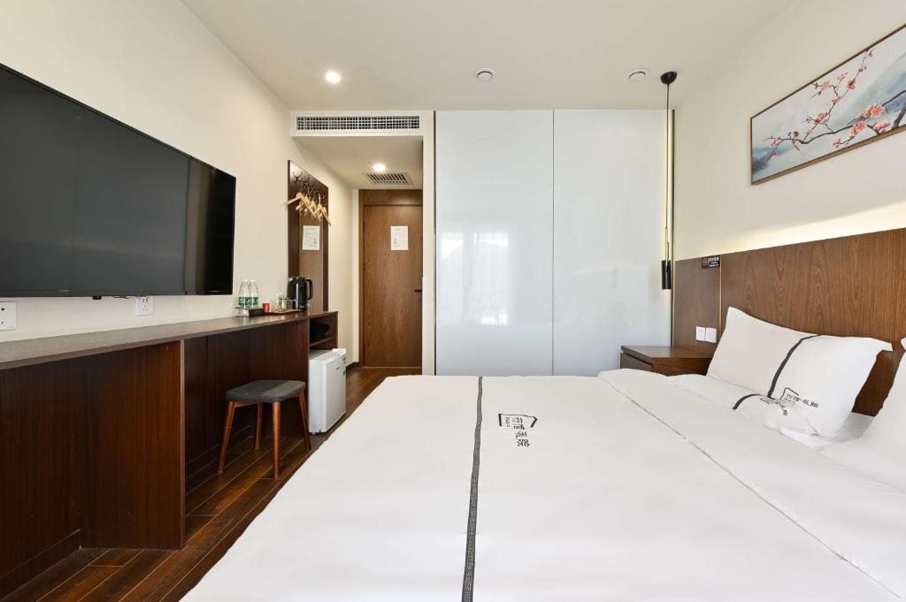 Sunshine Balcony Double Room room - Image 1