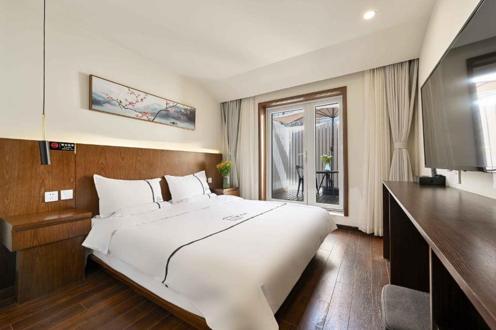 Sunshine Balcony Double Room room - Image 2