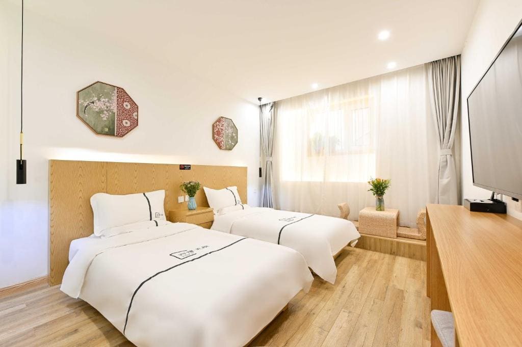 Li Yuan Deluxe Twin Room room - Image 3