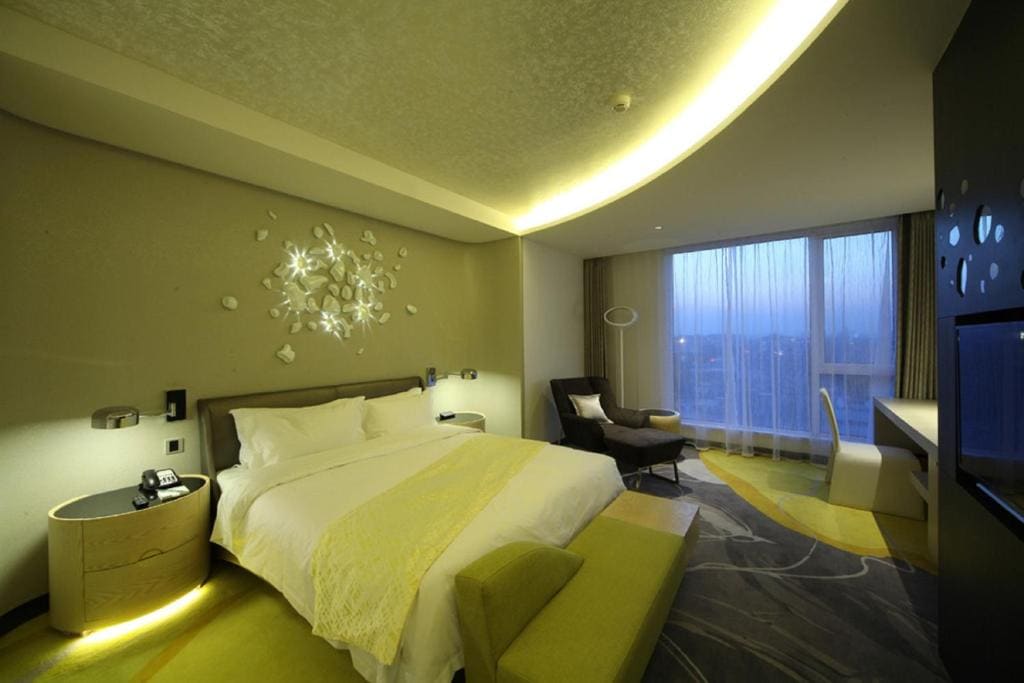 Cosmic Deluxe Room room - Image 2