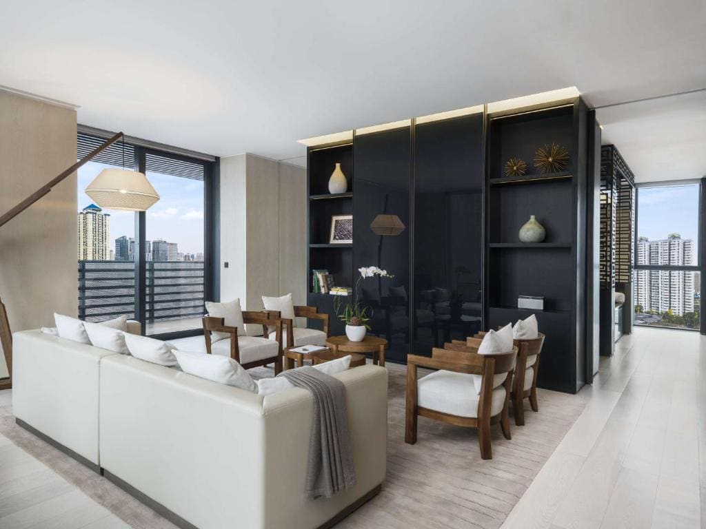 One-Bedroom Apartment with Balcony room - Image 1