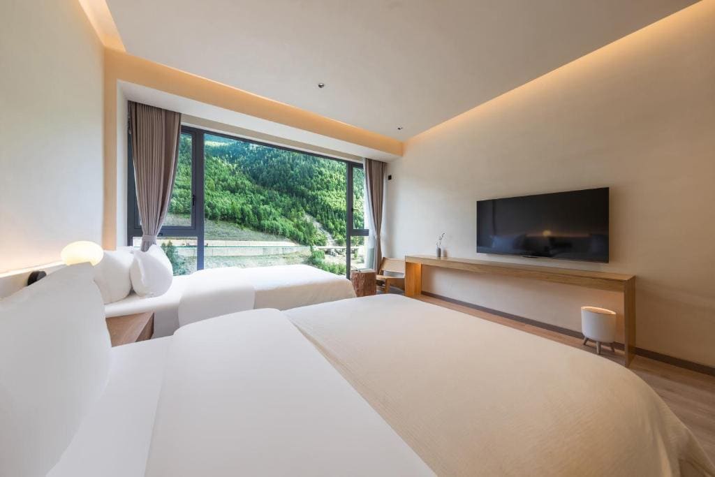 Twin Room with Mountain View room - Image 1