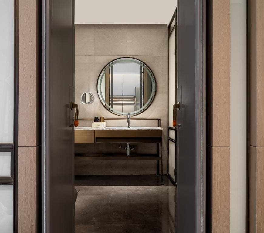 Queen Room with Two Queen Beds and Skyline View room - Image 3