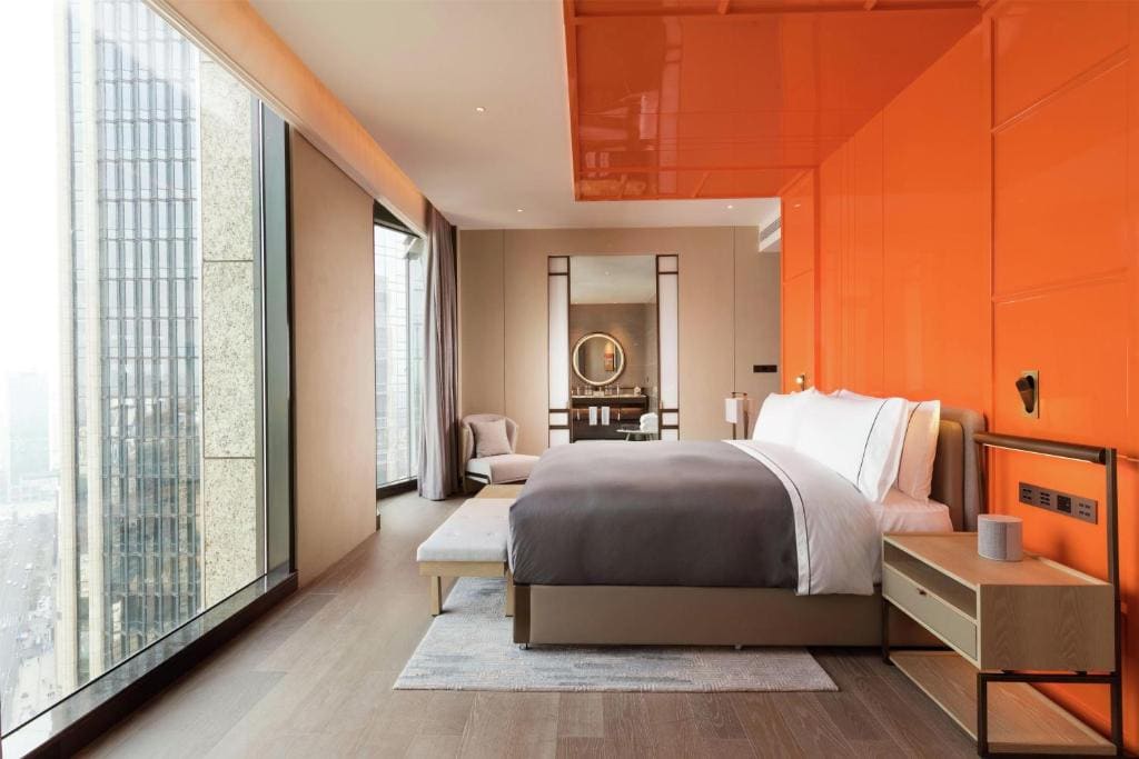 Premier King Suite with Tianfu Square View room - Image 2