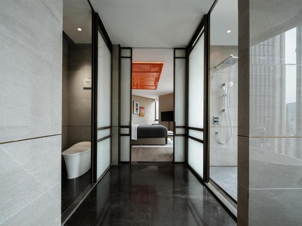 Premier King Suite with Tianfu Square View room - Image 1