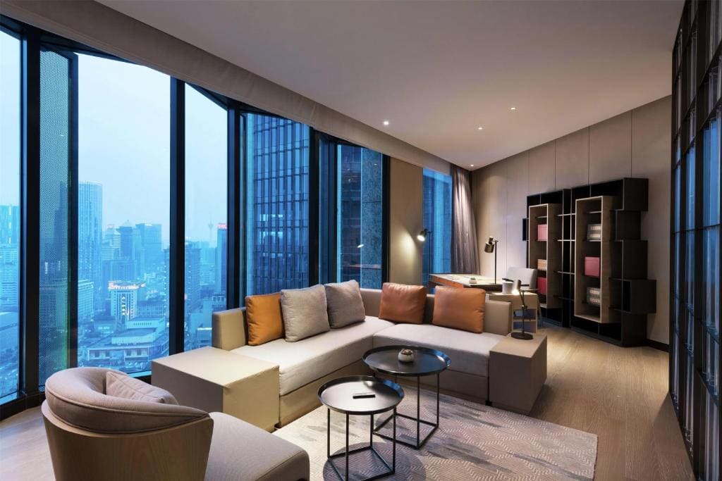 Premier King Suite with Tianfu Square View room - Image 3