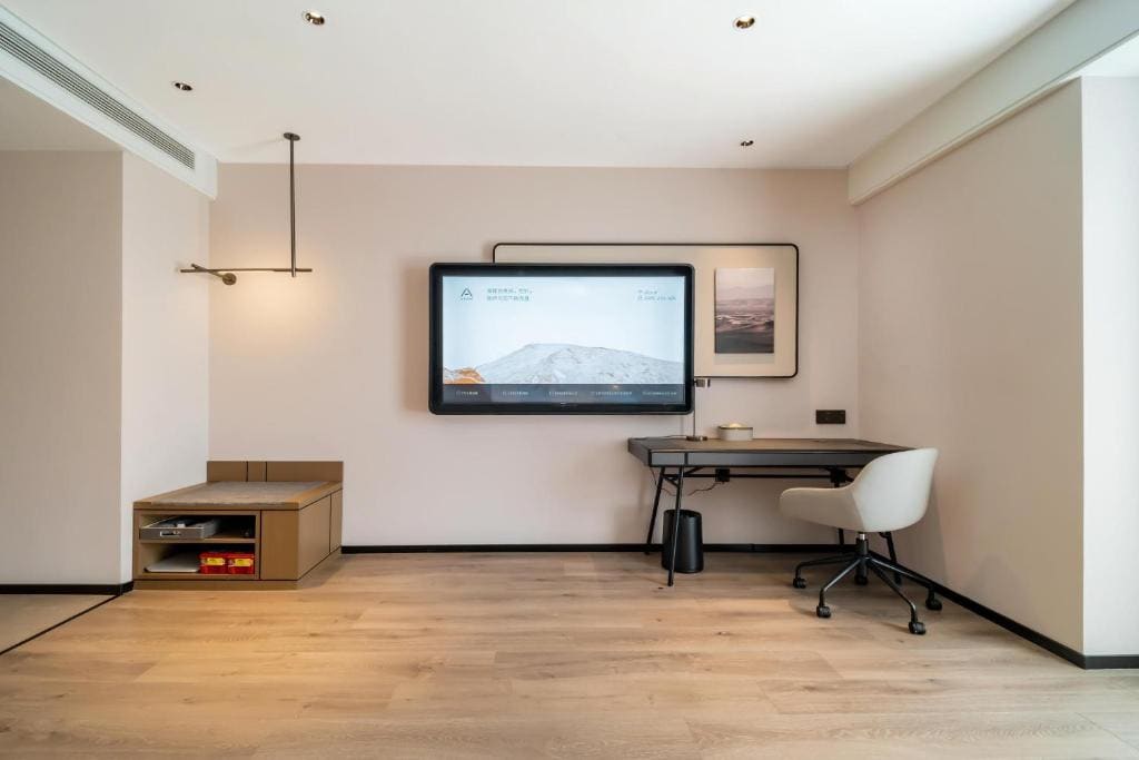 Deluxe Family Suite room - Image 1