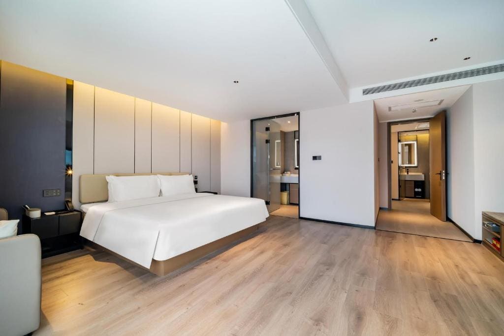 Deluxe Family Suite room - Image 3