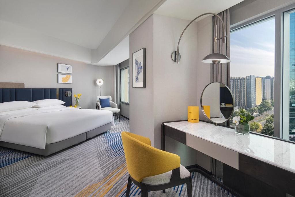 One-Bedroom Suite room - Image 2