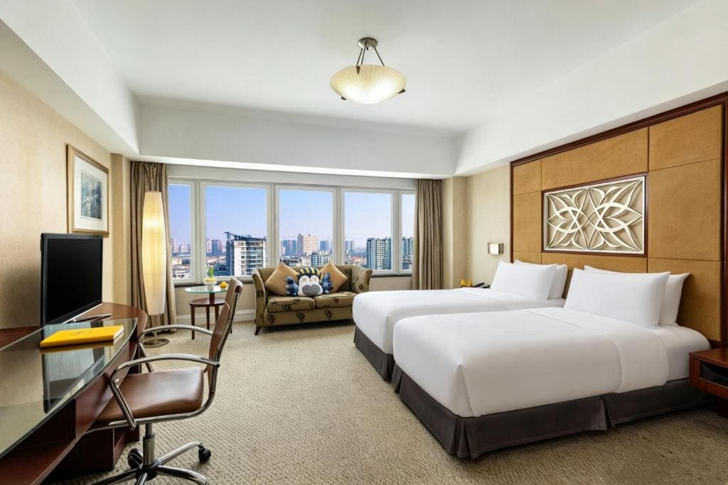 Standard Twin Room with City View - High Floor room - Image 3