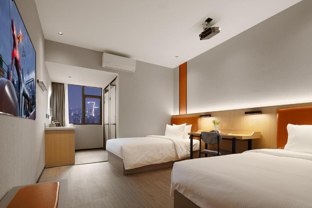 Family Room room - Image 1