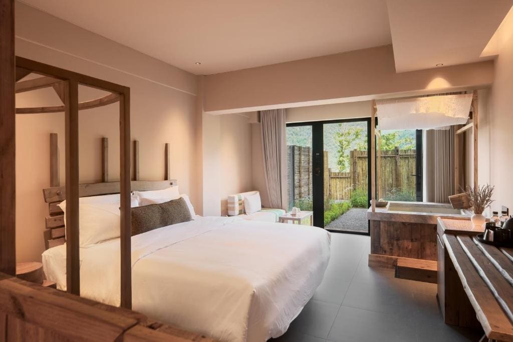 Double Room with Mountain View room - Image 2