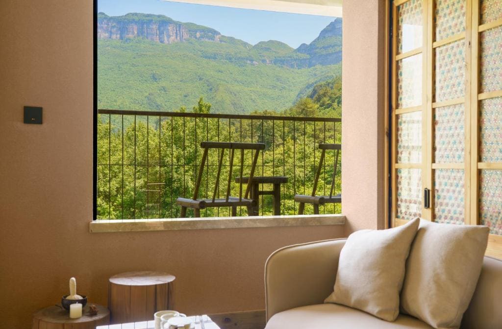 Suite with Mountain View room - Image 3