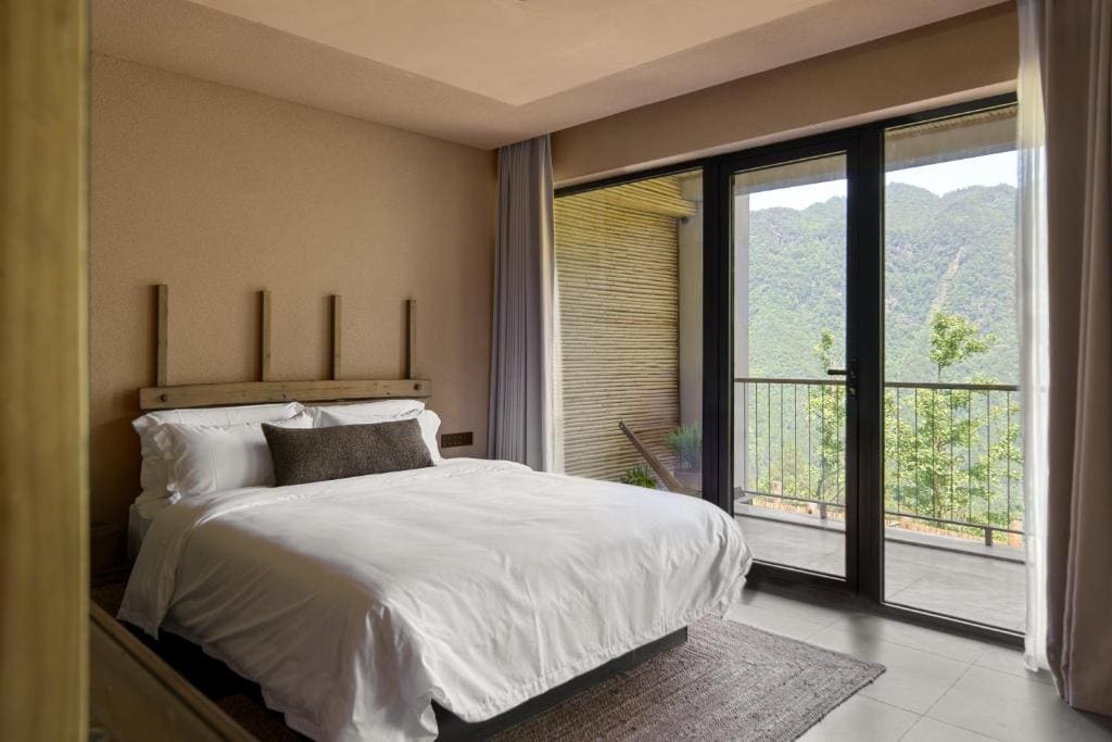 Suite with Mountain View room - Image 1