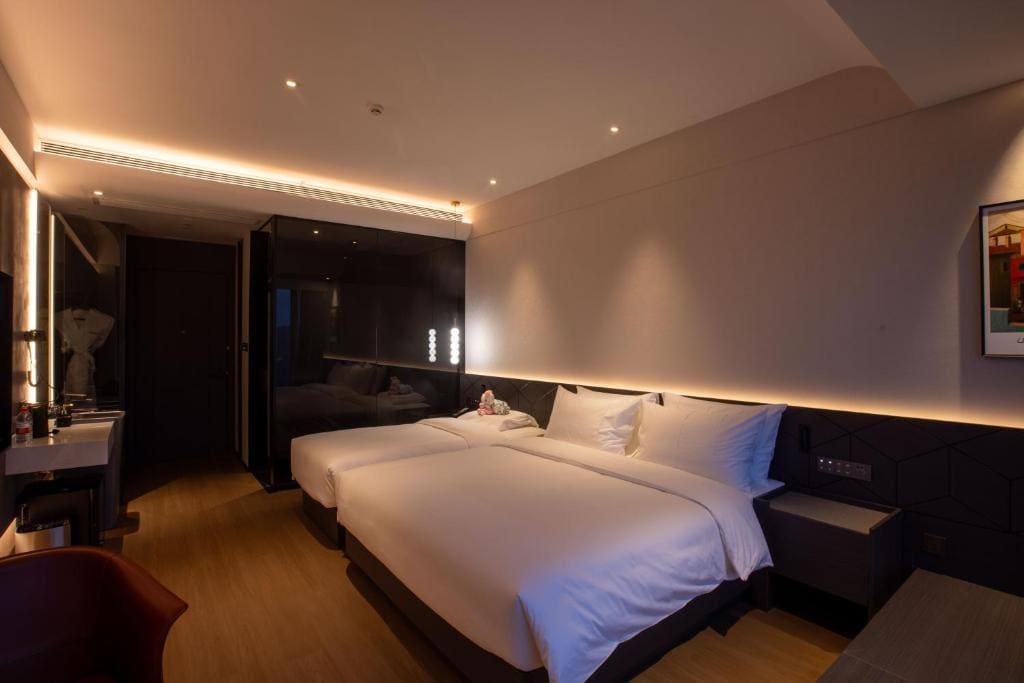 Deluxe Family Room room - Image 1