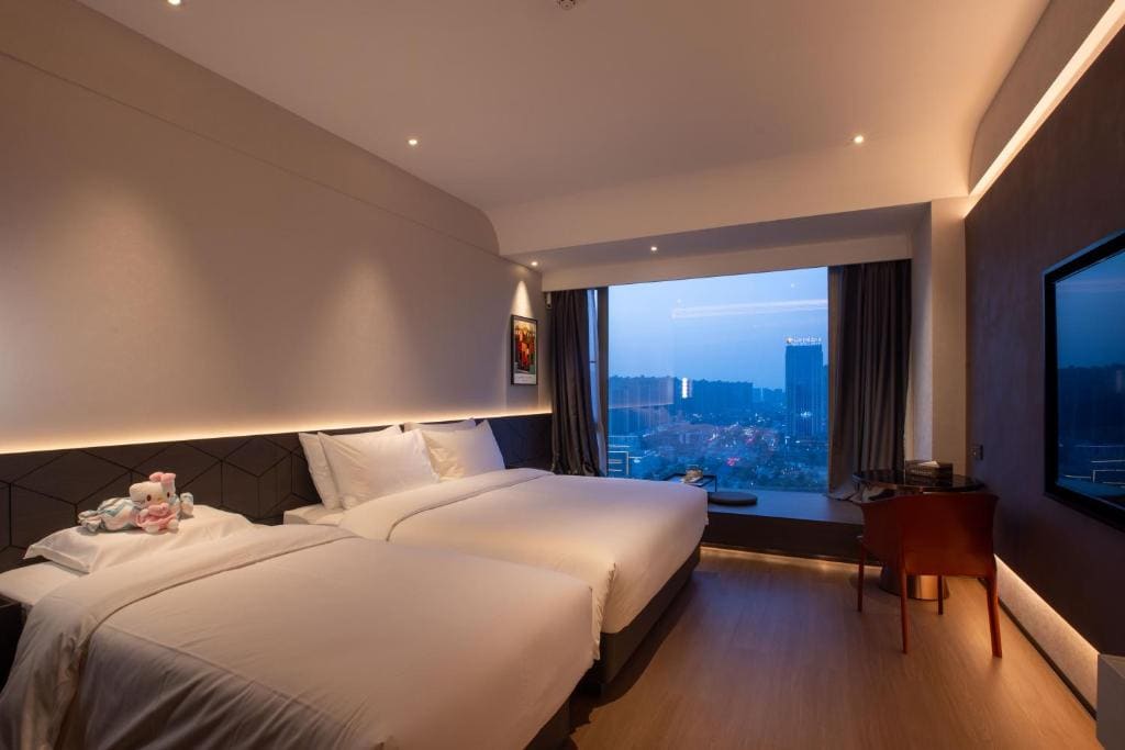 Deluxe Family Room room - Image 3