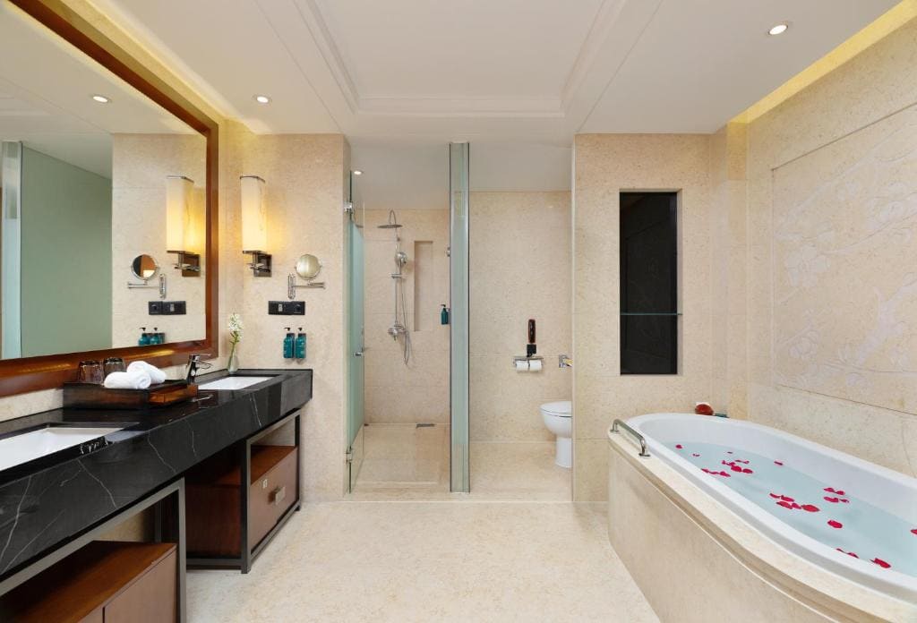 One-Bedroom Suite room - Image 2