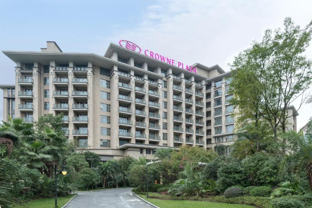 Premium King Room with Golf View room - Image 2