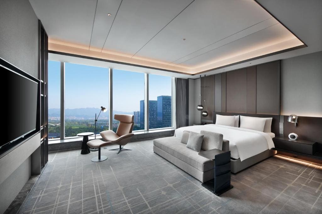 Ambassador King Suite on Top Floor room - Image 1