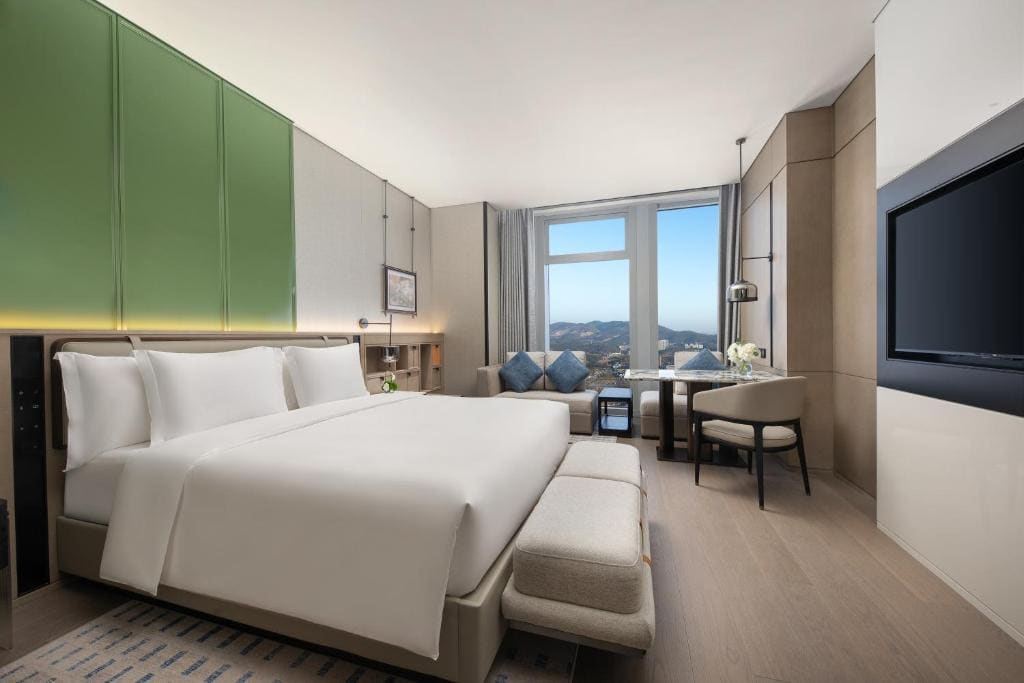 Standard King Room with Lounge Access room - Image 1