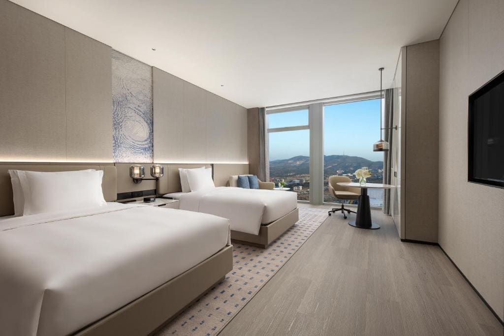 Standard Double Room with Two Double Beds - High Floor room - Image 1