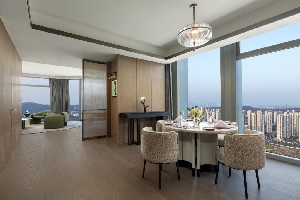 Ambassador Suite room - Image 3
