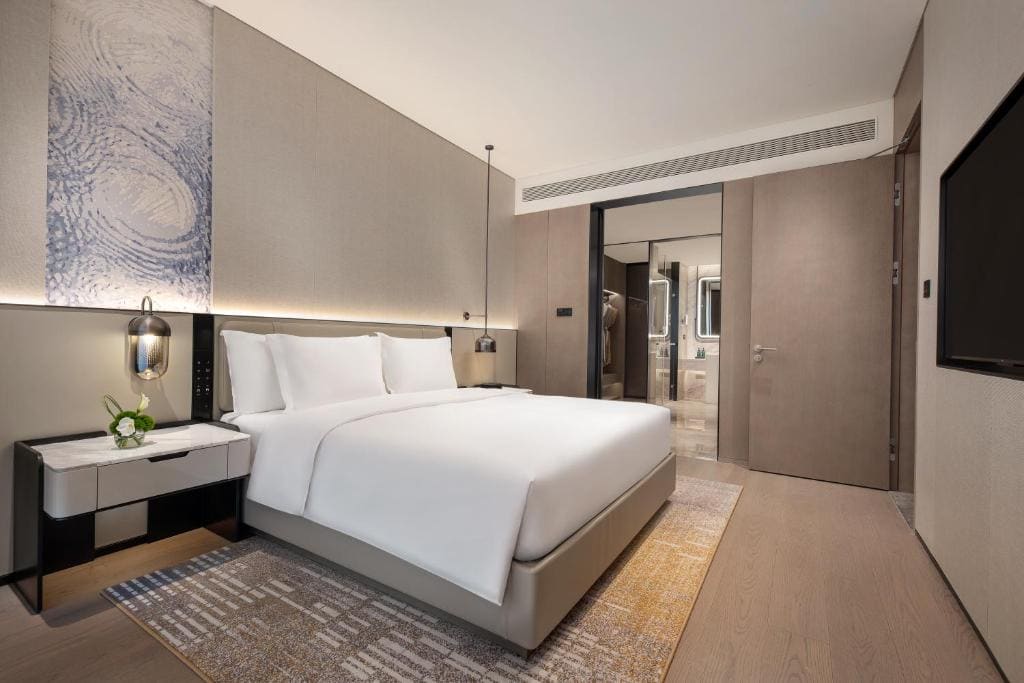 One-Bedroom Suite room - Image 2