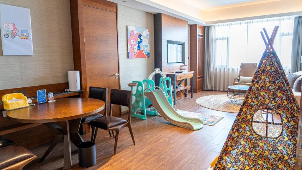 One-Bedroom Suite room - Image 3
