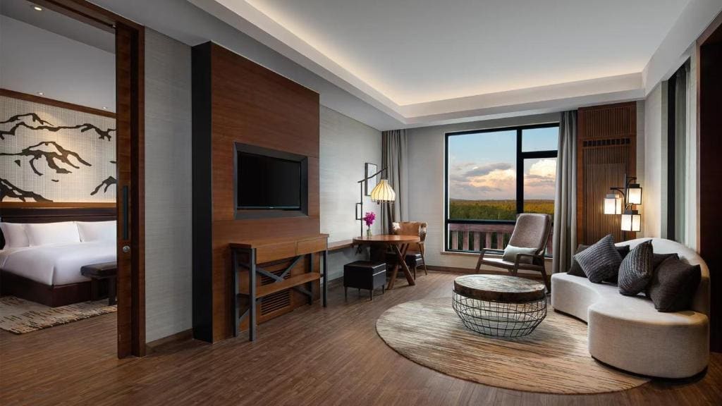 One-Bedroom King Suite with Garden View room - Image 3