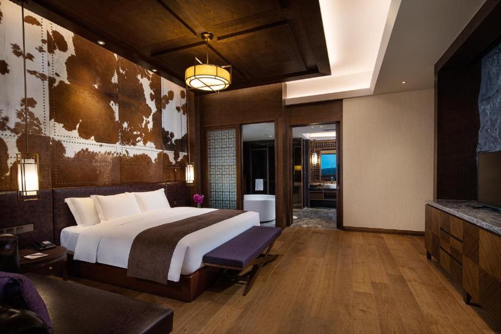 One-Bedroom King Suite with Garden View room - Image 1