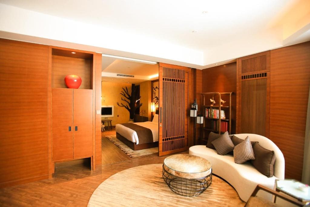 One-Bedroom King Suite with Garden View room - Image 2