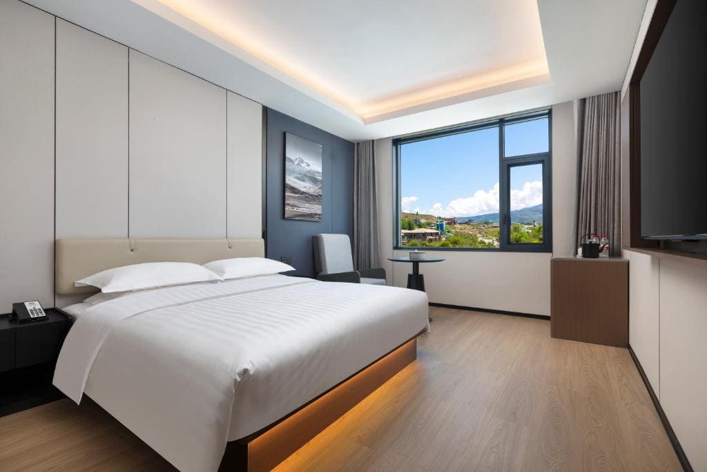 Deluxe King Room - Non-Smoking room - Image 3