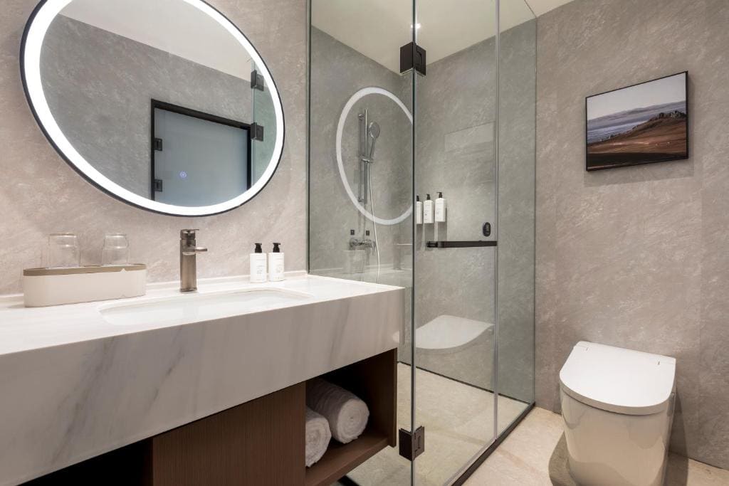 Deluxe King Room - Non-Smoking room - Image 2