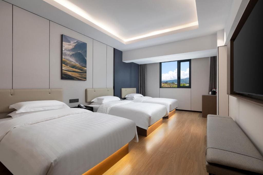 Family Room with Three Single Beds - Non-Smoking room - Image 1