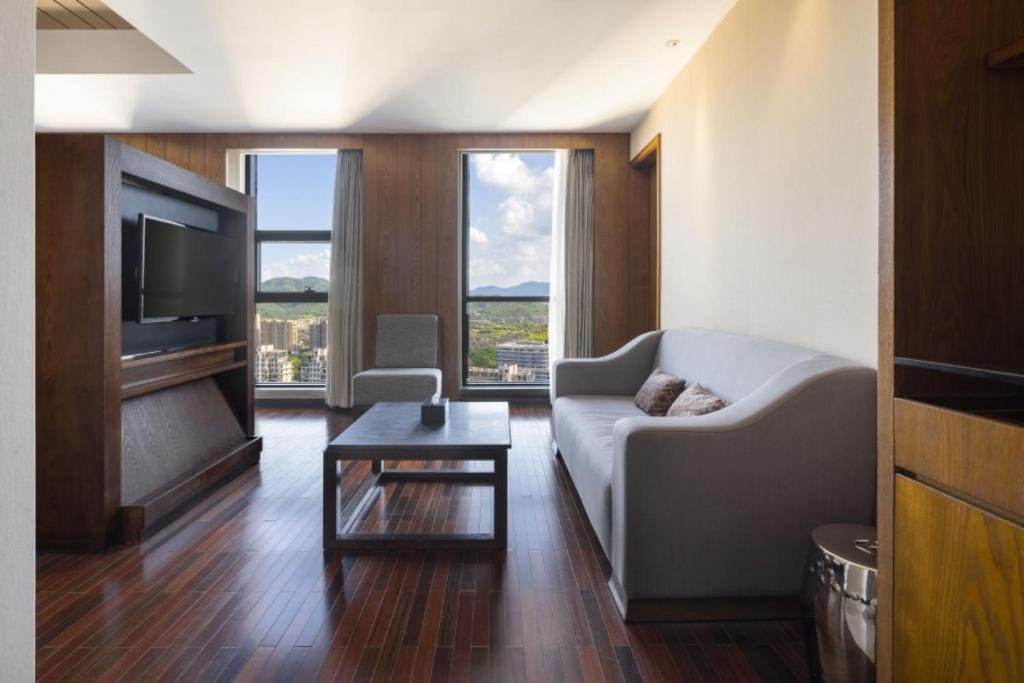 Business Queen Room room - Image 3