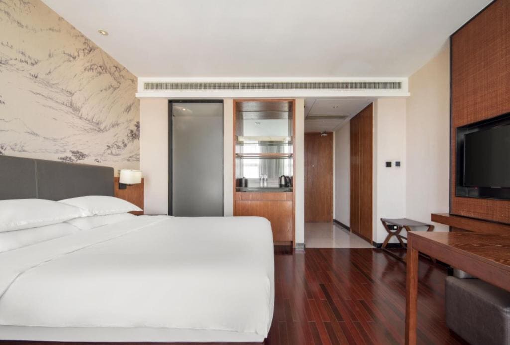 Deluxe Queen Room room - Image 1