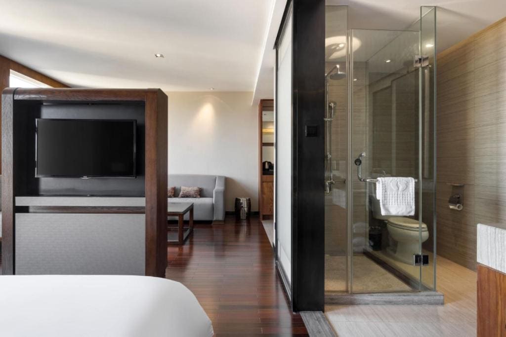 Business Queen Room room - Image 2