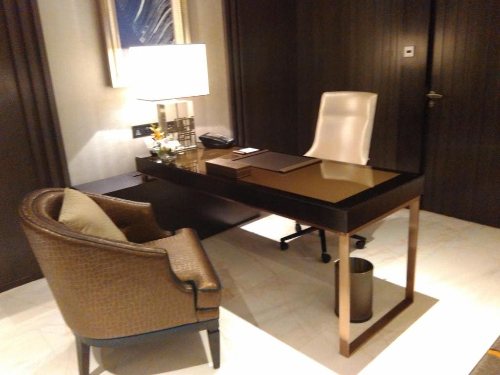 Deluxe King Room room - Image 3