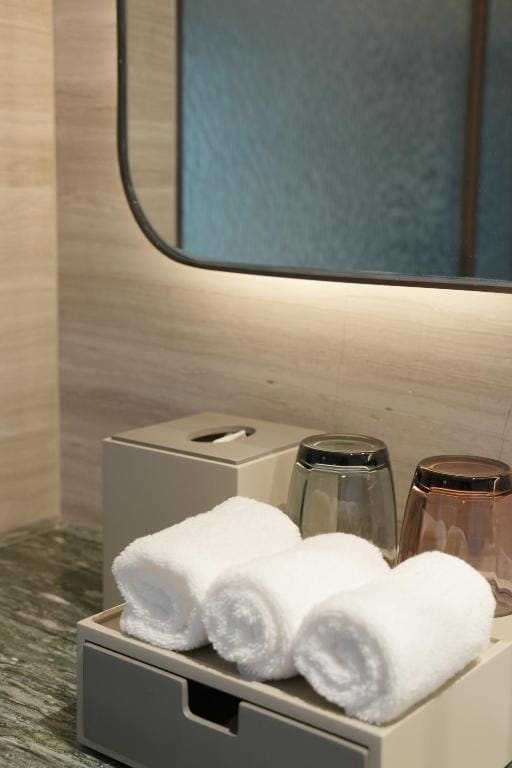Deluxe Twin Room with Lake View room - Image 1