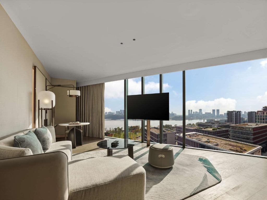 One-Bedroom King Suite room - Image 2
