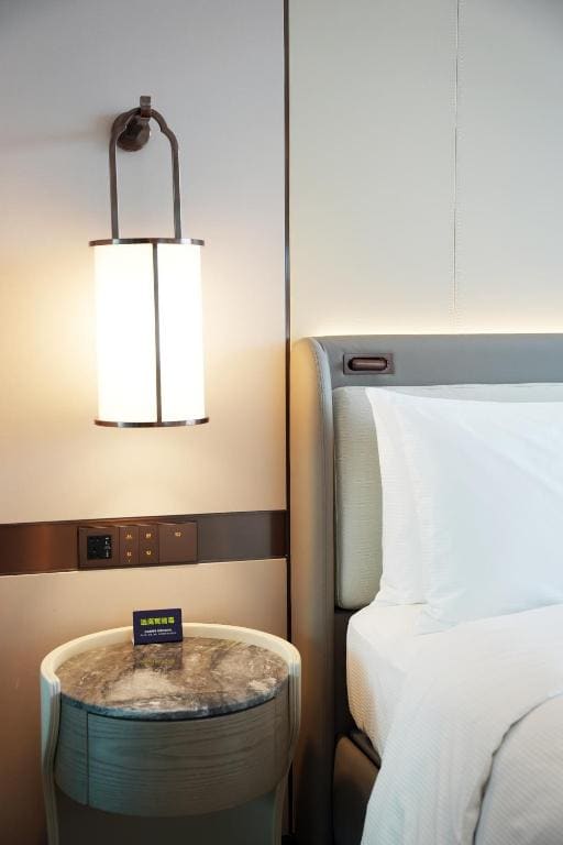 Deluxe King Room with Private Garden room - Image 2